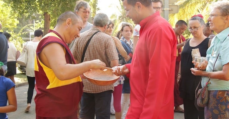 Cérémonie de dissolution du mandala à la Saline-les-Bains