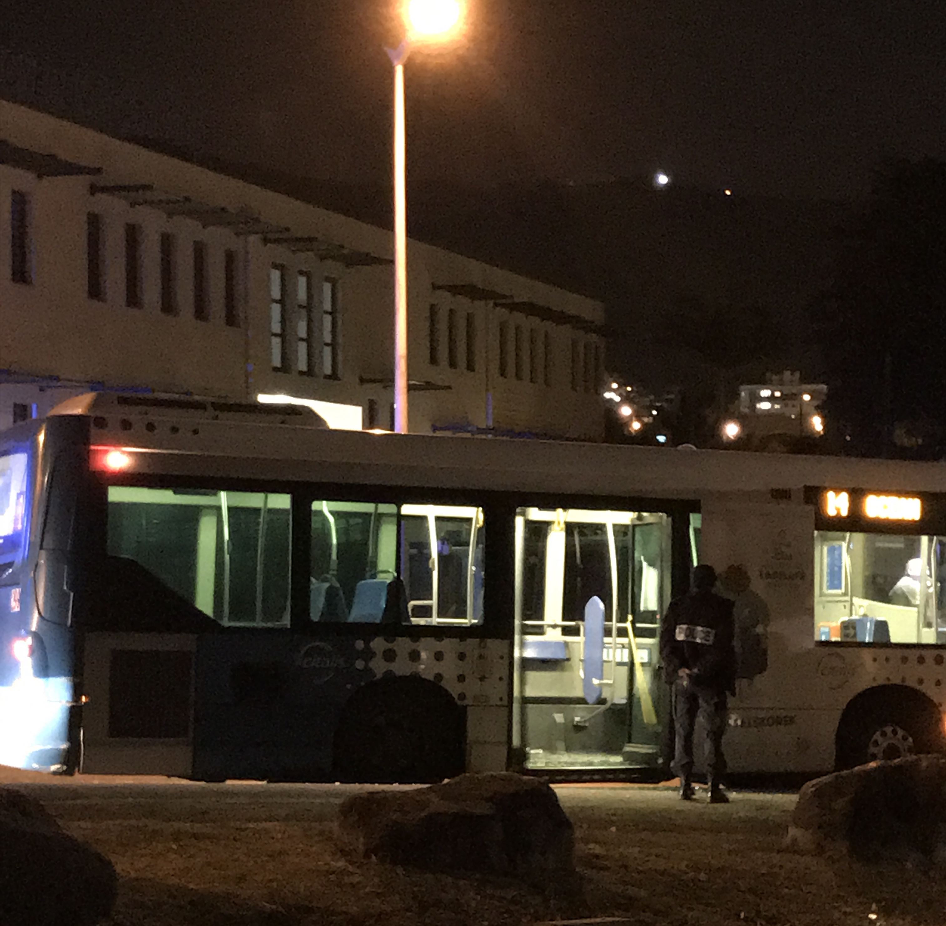 Vitres brisées pour un bus Citalis à Saint-Denis