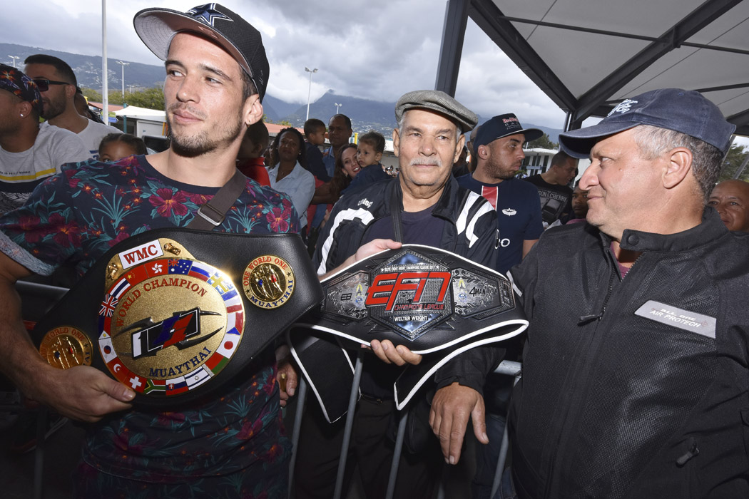 [PHOTOS] Muay-Thaï: Cédric Desruisseaux revient avec la ceinture mondiale de Hong-Kong