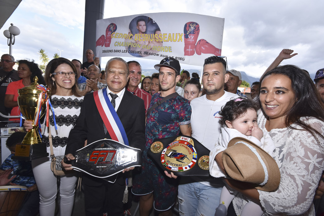 [PHOTOS] Muay-Thaï: Cédric Desruisseaux revient avec la ceinture mondiale de Hong-Kong