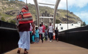 St-Denis : la passerelle de la Fraternité rapproche le Bas de la Rivière et la Petite-Ile