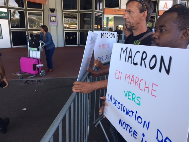 Un solide comité d'accueil pour l'arrivée du ministre de l'Éducation Jean-Michel Blanquer