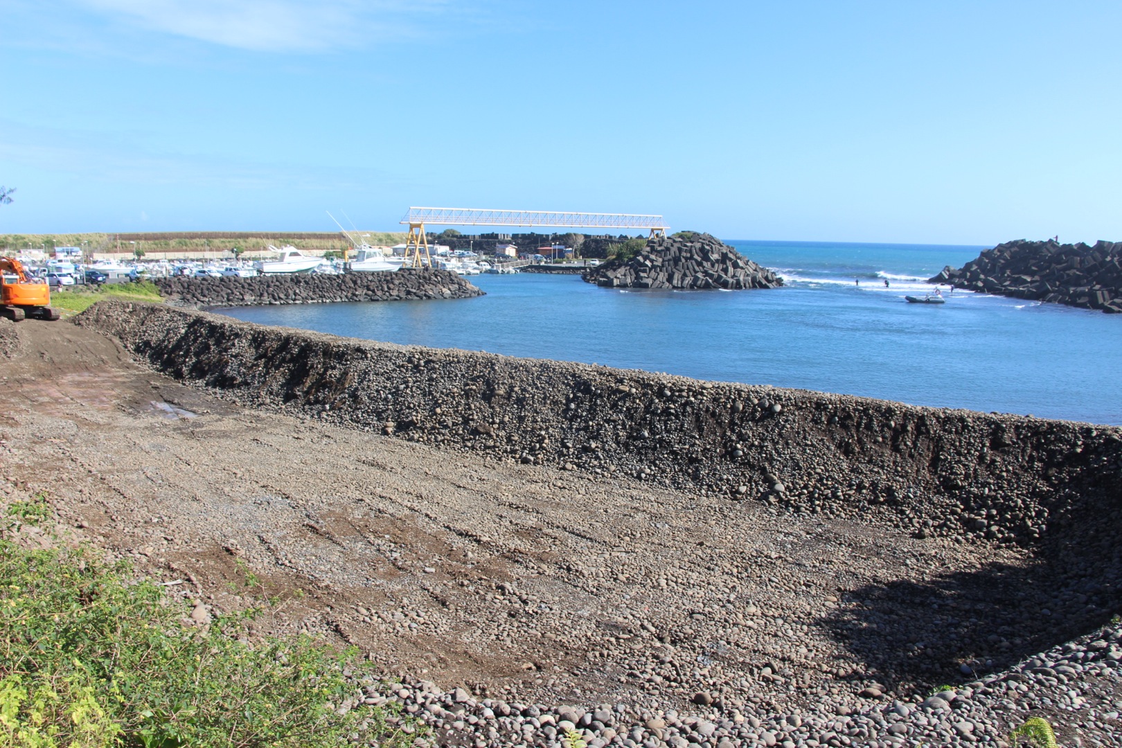 Ensablement du port de Sainte-Marie, les travaux de pompage ont commencé