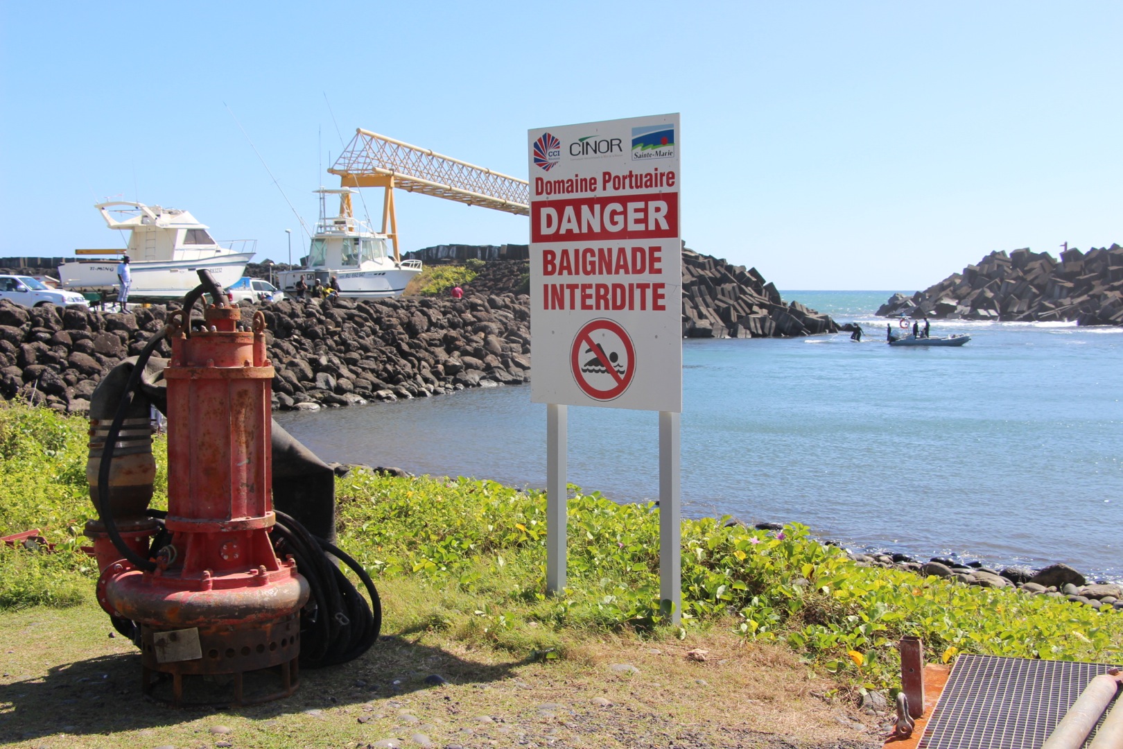 Ensablement du port de Sainte-Marie, les travaux de pompage ont commencé