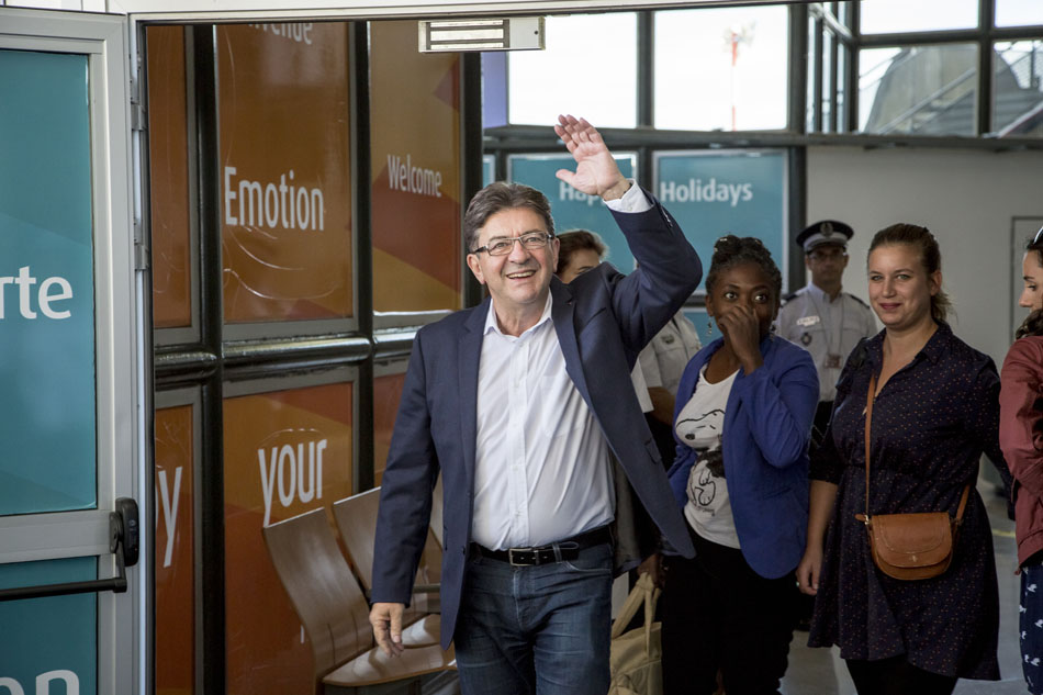 Retour en images sur l'arrivée de Jean-Luc Mélenchon à La Réunion
