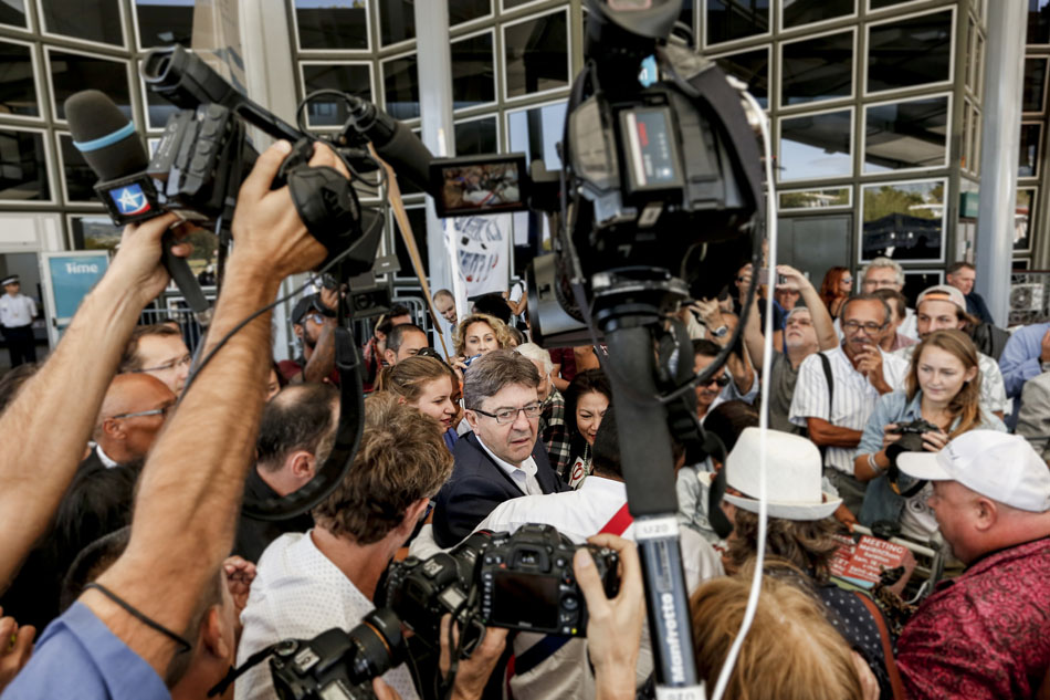 Retour en images sur l'arrivée de Jean-Luc Mélenchon à La Réunion