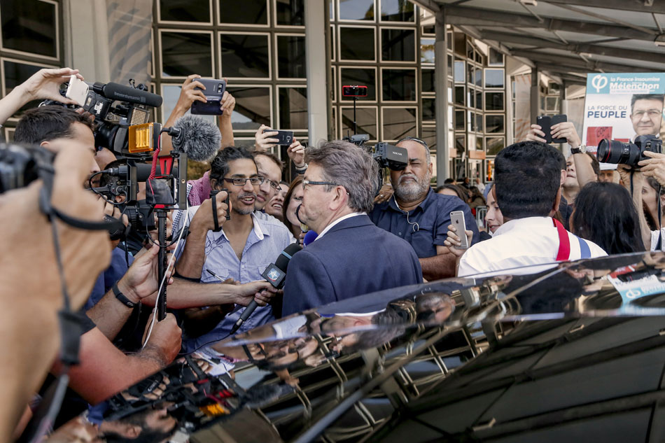 Retour en images sur l'arrivée de Jean-Luc Mélenchon à La Réunion