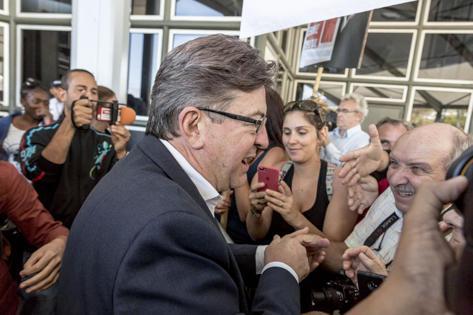Retour en images sur l'arrivée de Jean-Luc Mélenchon à La Réunion