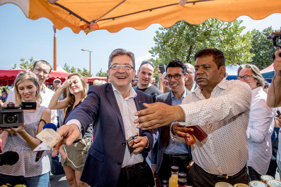[RETOUR IMAGES] Du bon temps pour Jean-Luc Mélenchon au marché de Ste-Marie