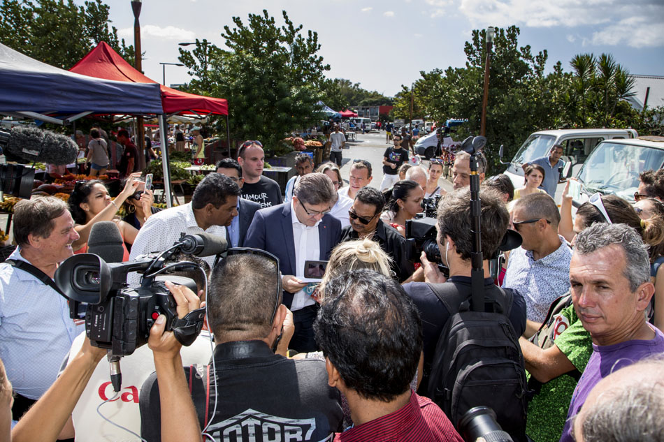 [RETOUR IMAGES] Du bon temps pour Jean-Luc Mélenchon au marché de Ste-Marie