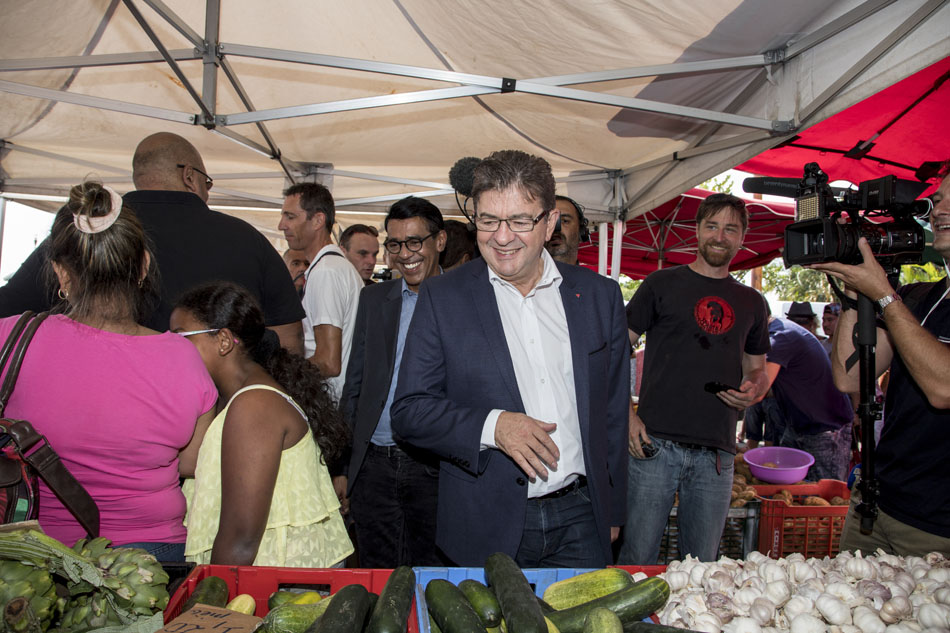 [RETOUR IMAGES] Du bon temps pour Jean-Luc Mélenchon au marché de Ste-Marie