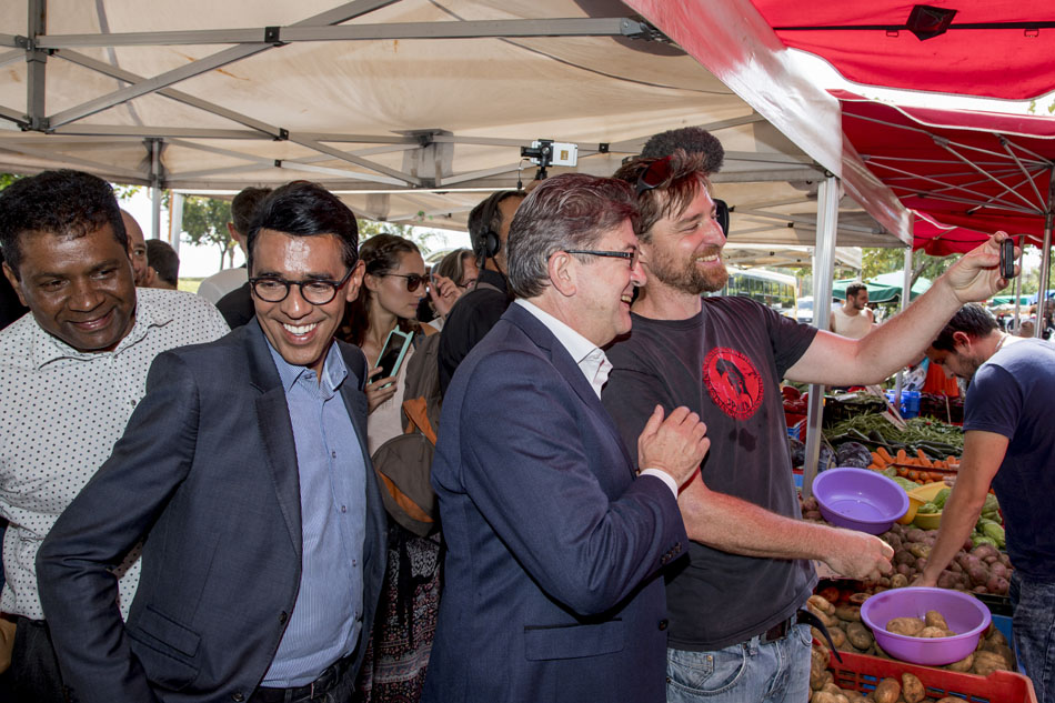 [RETOUR IMAGES] Du bon temps pour Jean-Luc Mélenchon au marché de Ste-Marie