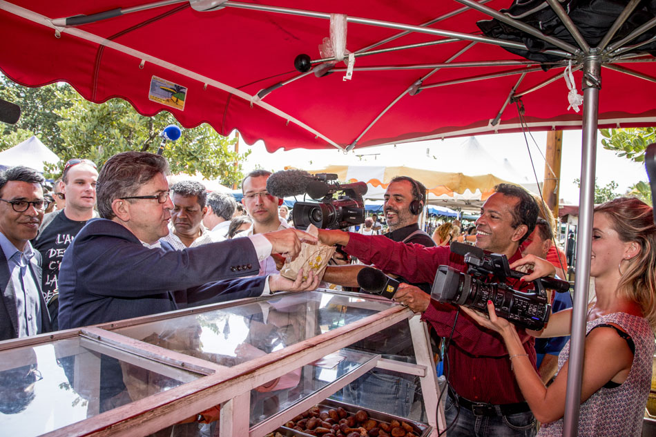 [RETOUR IMAGES] Du bon temps pour Jean-Luc Mélenchon au marché de Ste-Marie