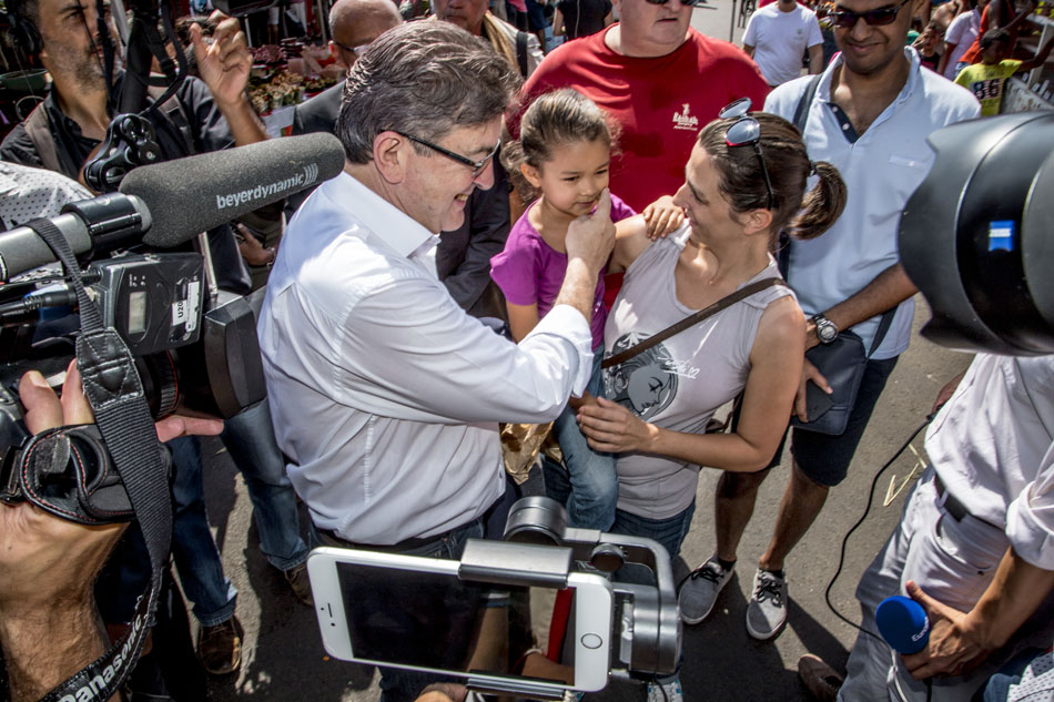 [RETOUR IMAGES] Du bon temps pour Jean-Luc Mélenchon au marché de Ste-Marie
