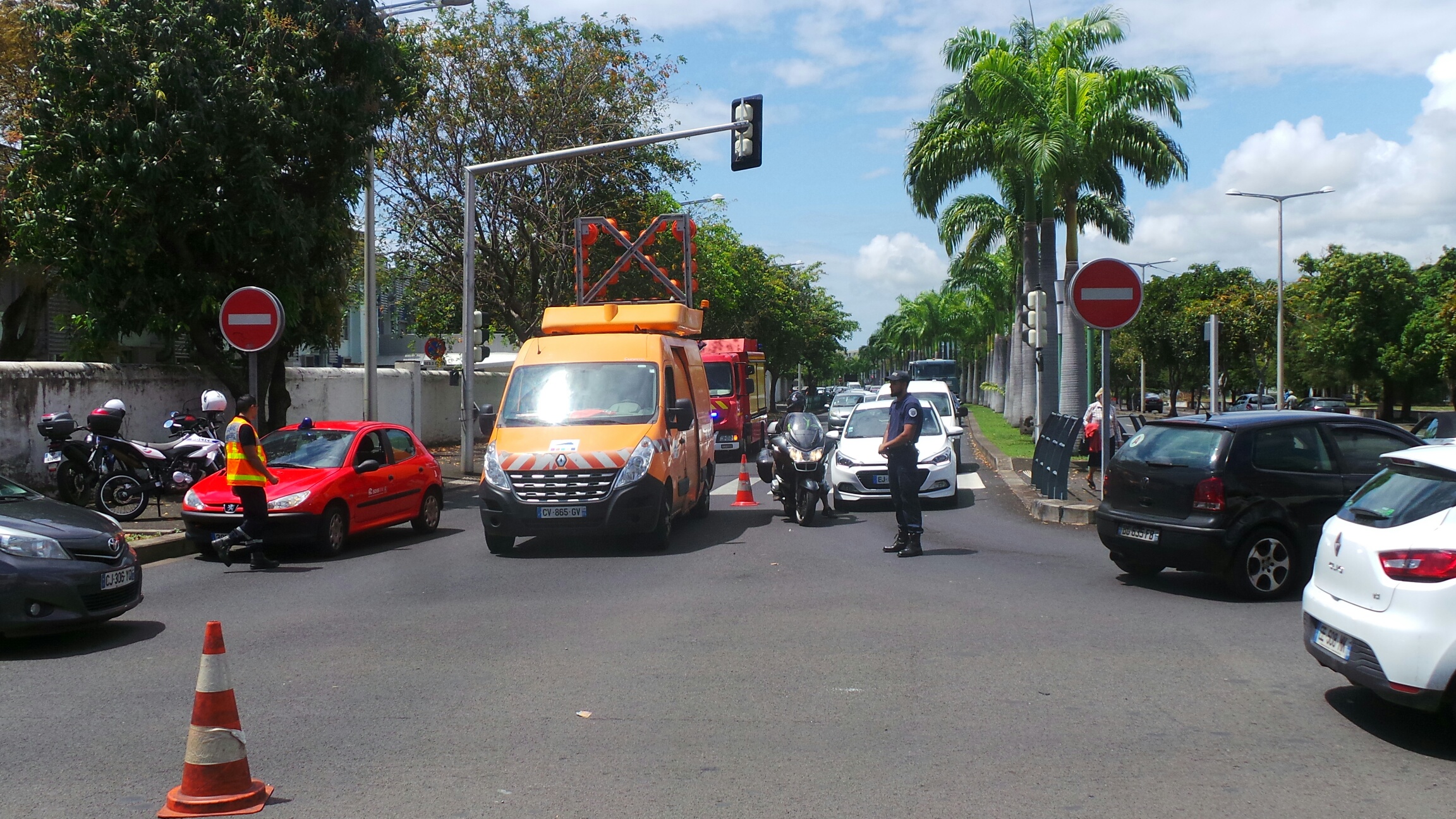 Un véhicule des pompiers chavire sur le Boulevard sud