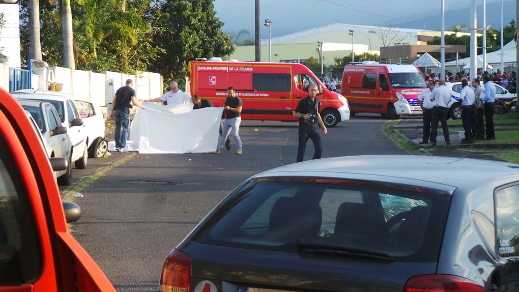 Une voiture fauche trois jeunes piétons à St-André : Deux morts