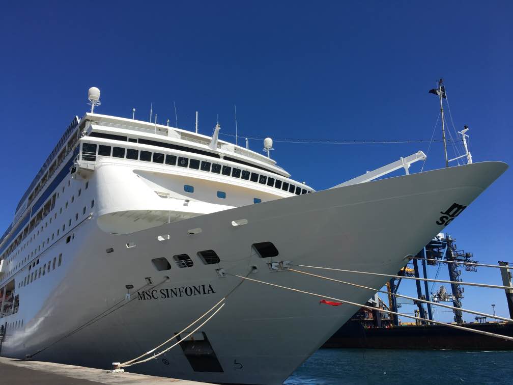 Deux paquebots lancent la saison des croisières