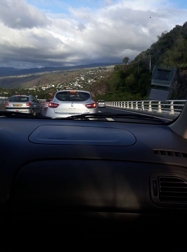Accident avant le pont de la Rivière des Galets: 8 km de bouchons en direction du nord