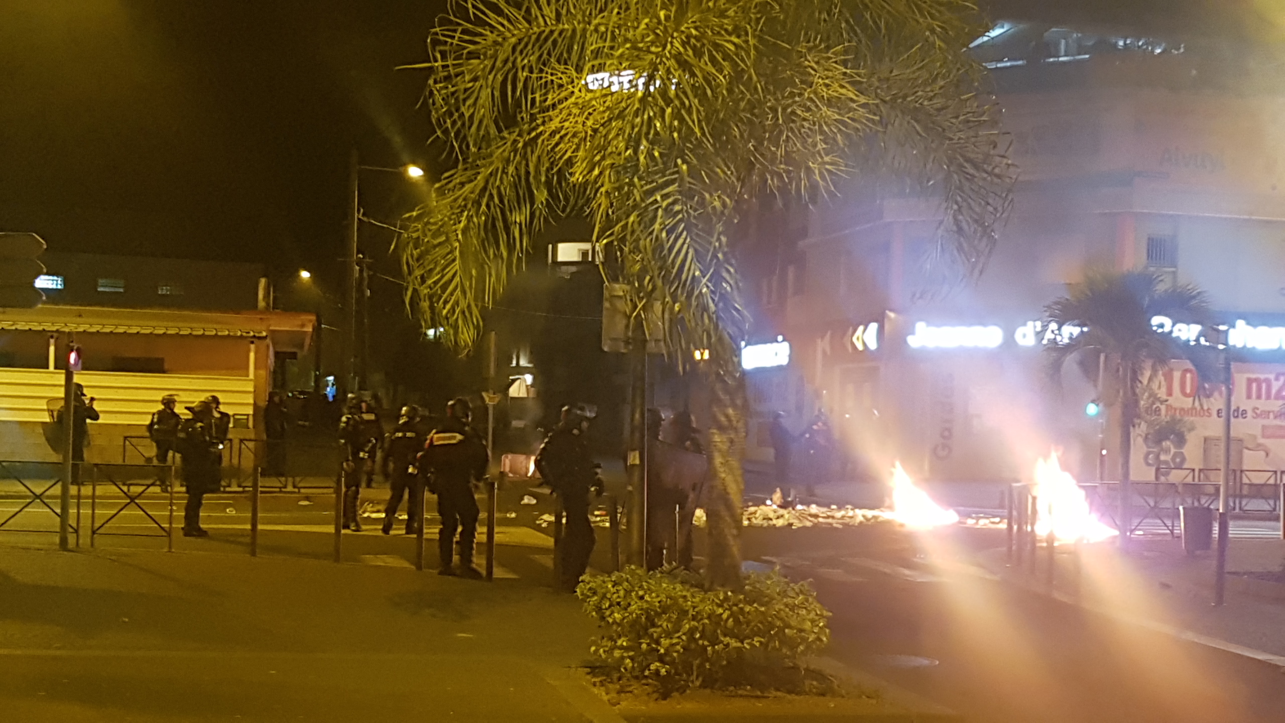 Tension maximum entre jeunes et forces de l'ordre au Port