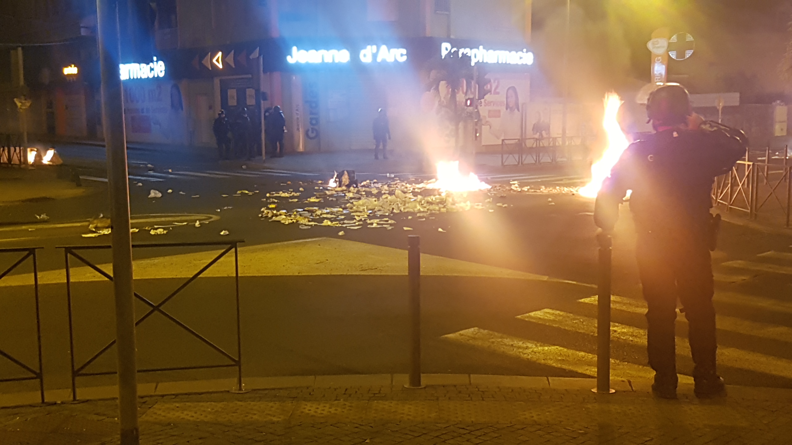 Tension maximum entre jeunes et forces de l'ordre au Port