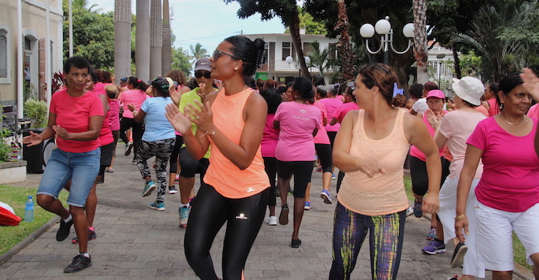 Zumba improvisée sur le parvis de l’hôtel de ville