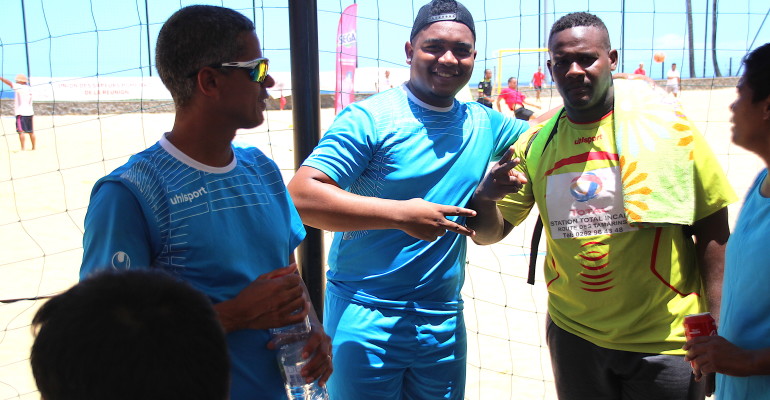 Front de Mer : Le beach-soccer des pompiers