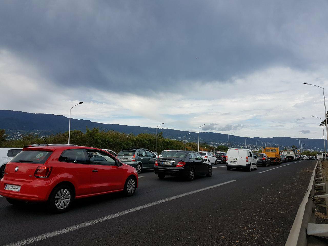 Accident sur le pont de la Rivière des Pluies
