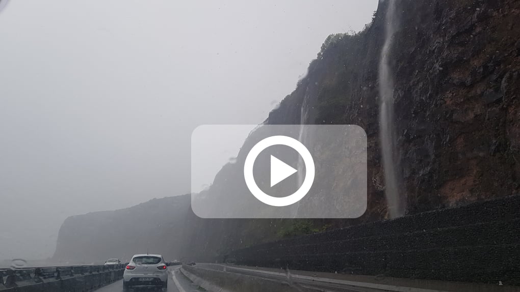 Cascades : Le spectacle est côté montagne sur la route du littoral