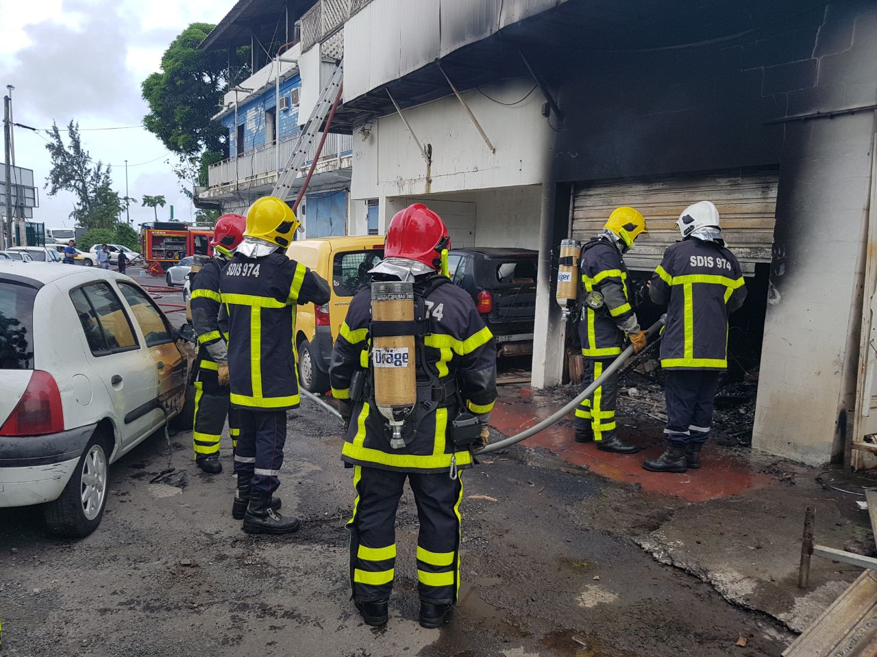 [Vidéo] Incendie d'un entrepôt rue Léopold Rambaud 