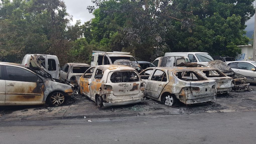 St-Paul : Incendie dans un garage auto, 11 voitures brûlées