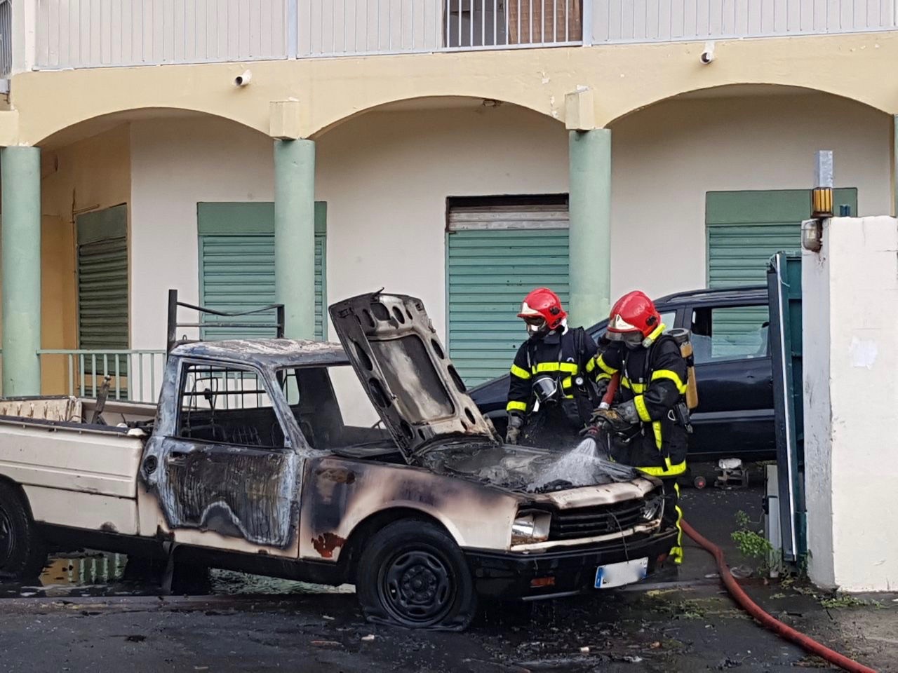 St-Denis: Une voiture en feu dans le quartier du bas de la Rivière