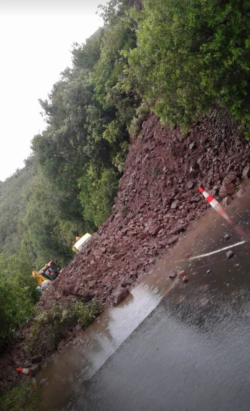 Important éboulis sur la route de la Montagne