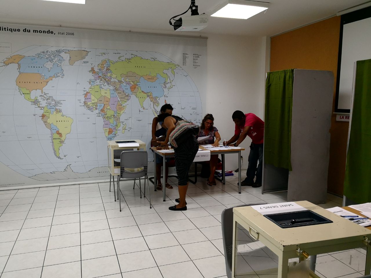 Les militants socialistes ont commencé à voter
