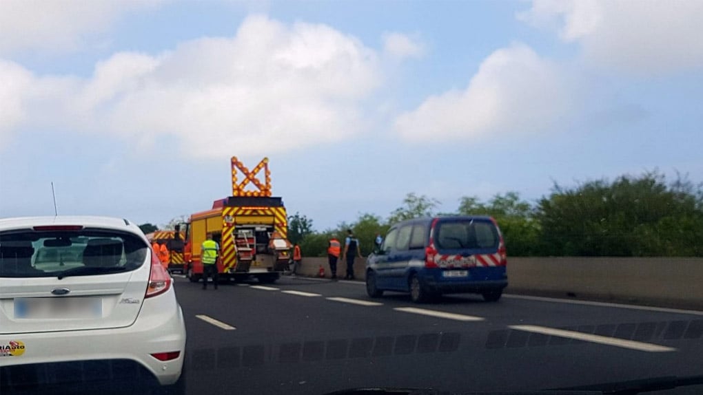 Route des Tamarins : Accident spectaculaire à hauteur de St-Gilles