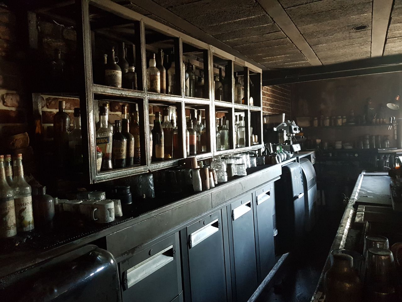 Un incendie frappe le bar-restaurant Apotheek à Saint-Denis