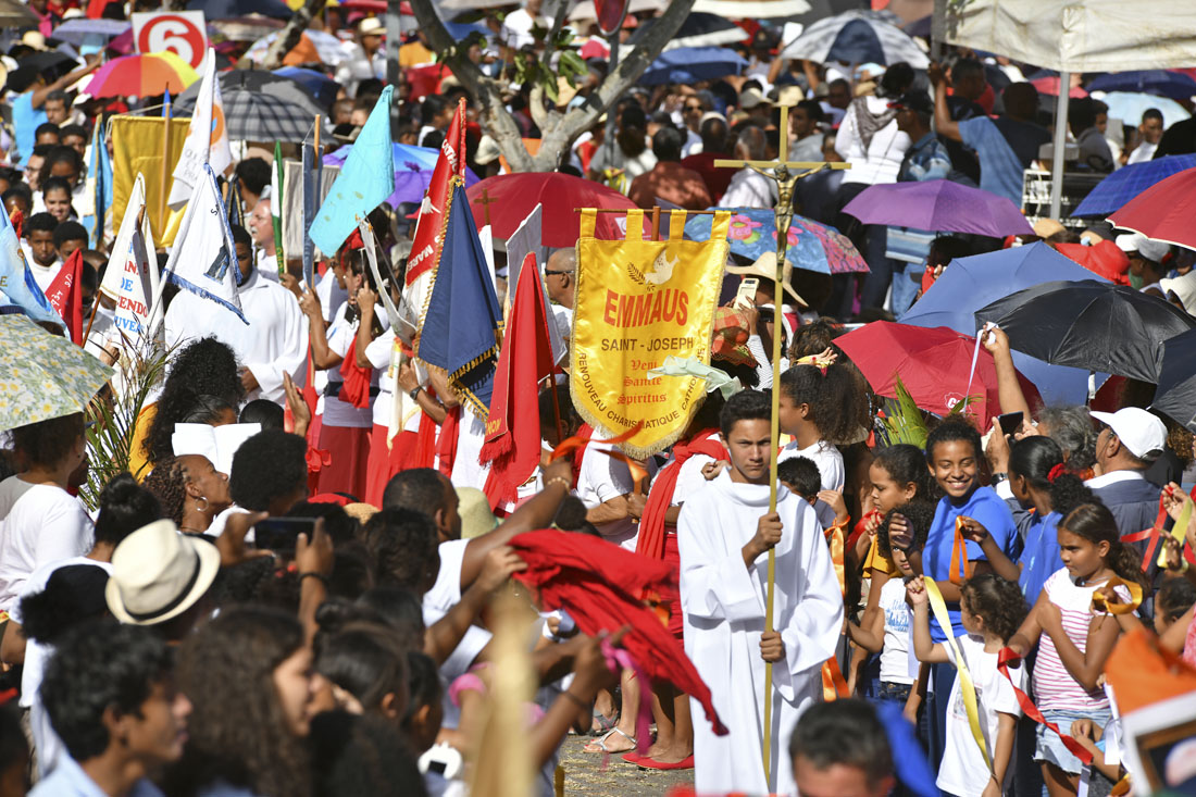 Près de 10 000 personnes présentes au Chaudron pour la messe de la Pentecôte