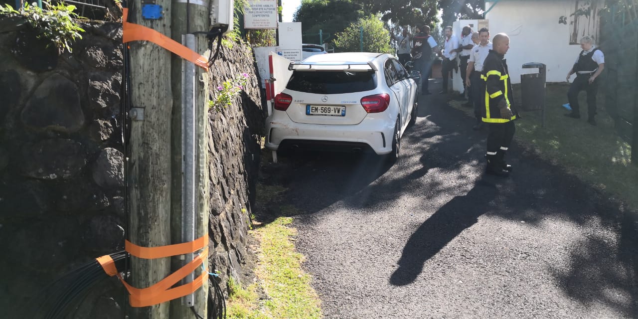 La Bretagne: Un professeur coincé plus d'une heure sous un véhicule