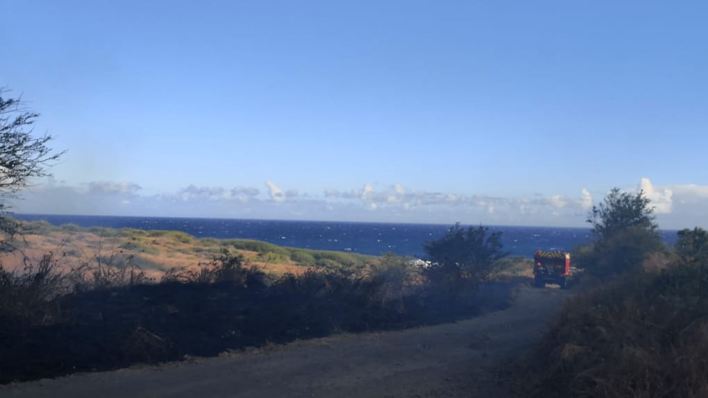 Feu de broussailles à St-Leu