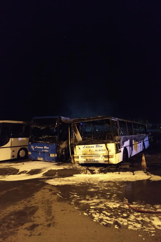 L'Oiseau bleu: L'état des bus après l'incendie de cette nuit