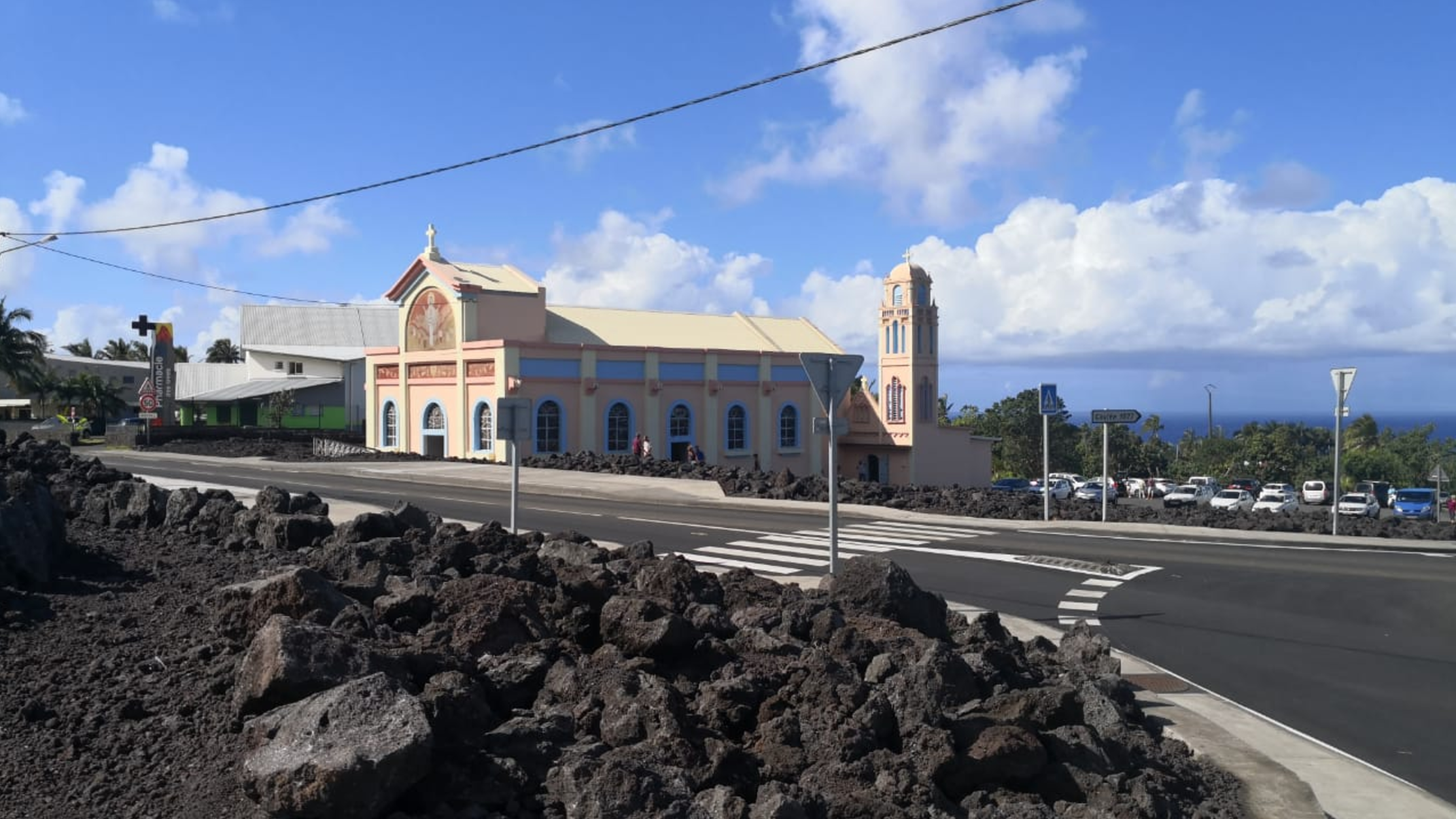 Eglise Ste-Rose: Une statue en hommage à la coulée de 1977