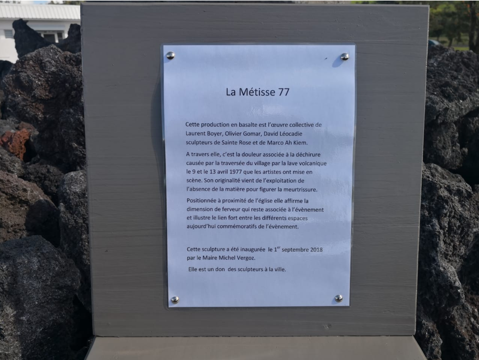 Eglise Ste-Rose: Une statue en hommage à la coulée de 1977