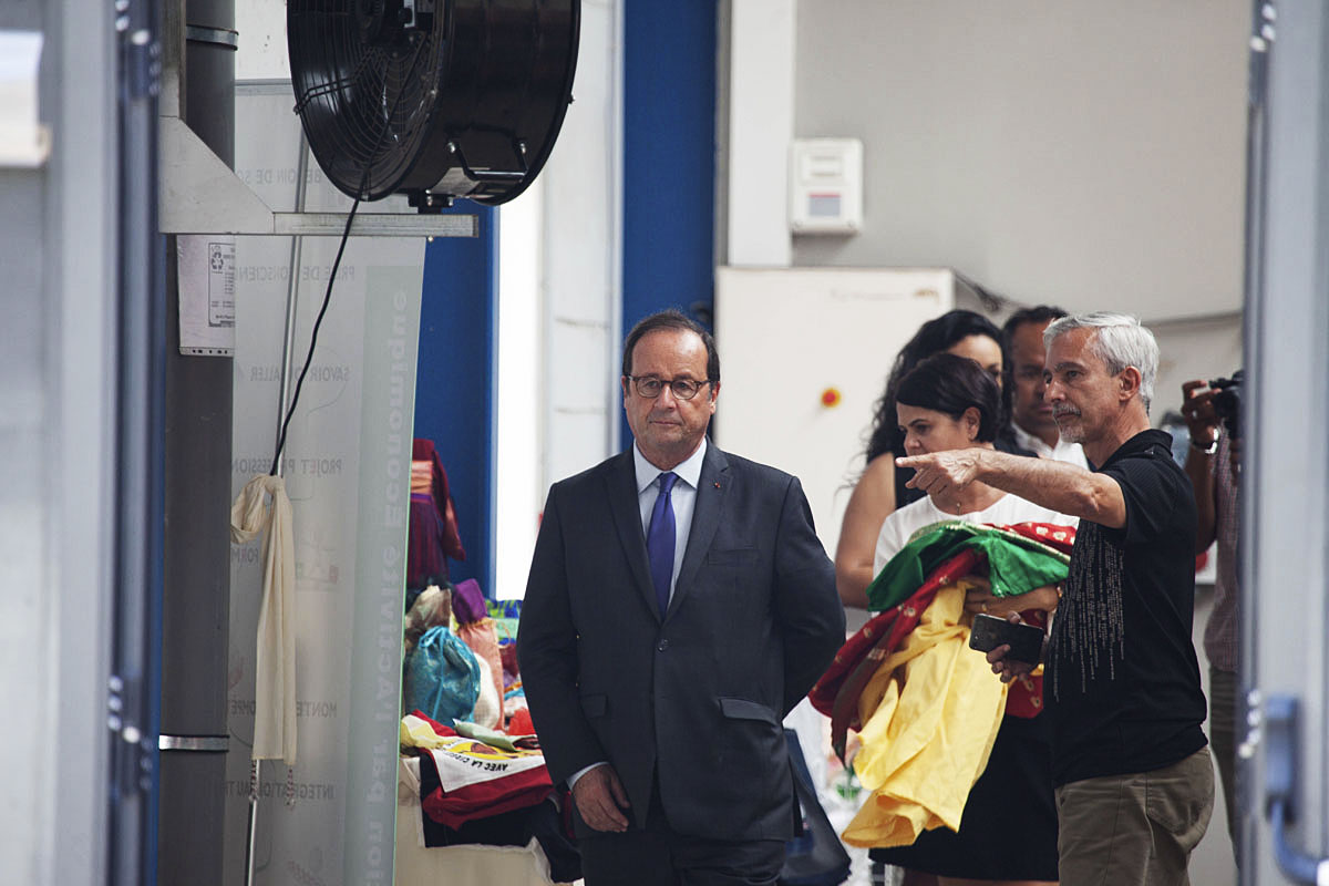 François Hollande salue le cercle vertueux d'une ressourcerie de la Mare