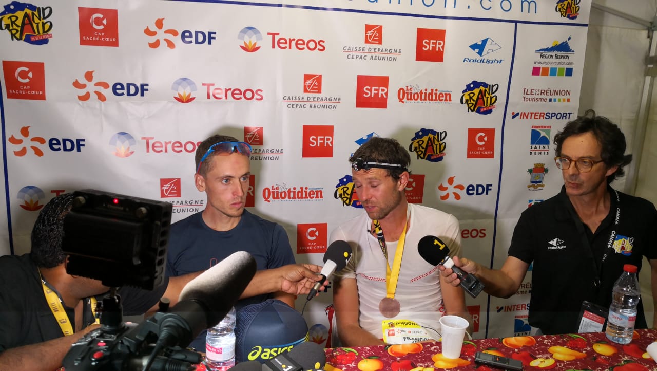  ?? Grand Raid: Benoit Girondel et François D'Haene franchissent ensemble la ligne d'arrivée ! 