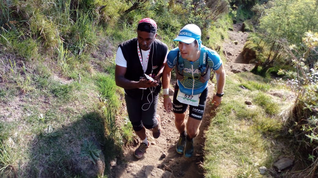 François D'Haene et Maxime Cazajou ne se quittent pas dans le col du Taïbit