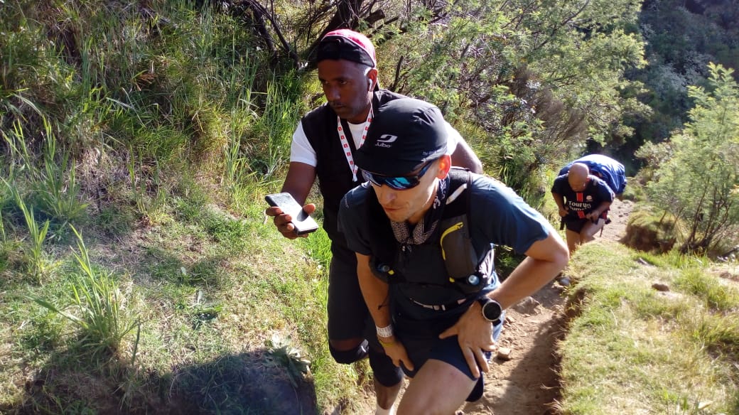 François D'Haene et Maxime Cazajou ne se quittent pas dans le col du Taïbit