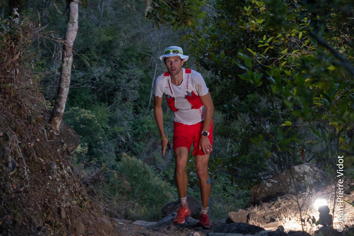 PHOTOS Premières marques de fatigue pour D'Haene dans la montée du Taïbit?