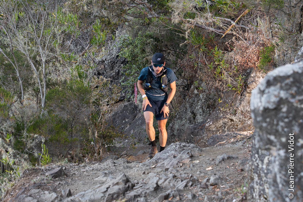 PHOTOS Premières marques de fatigue pour D'Haene dans la montée du Taïbit?
