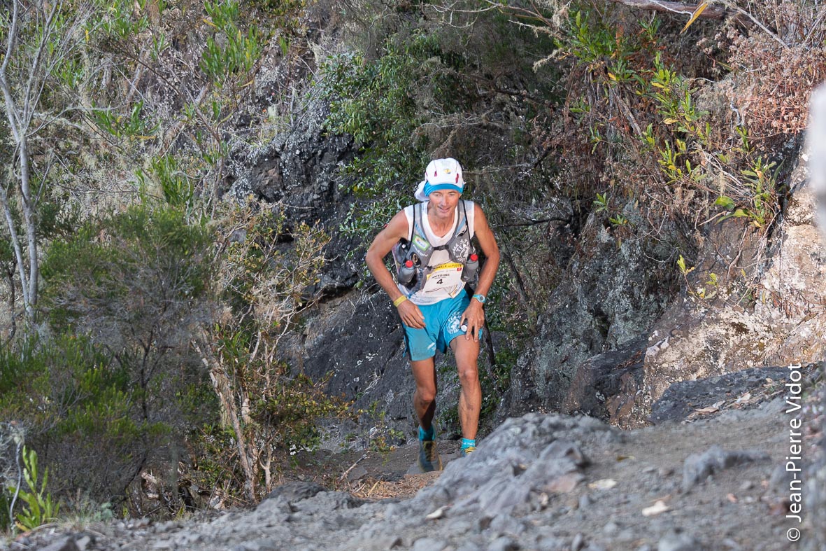 PHOTOS Premières marques de fatigue pour D'Haene dans la montée du Taïbit?