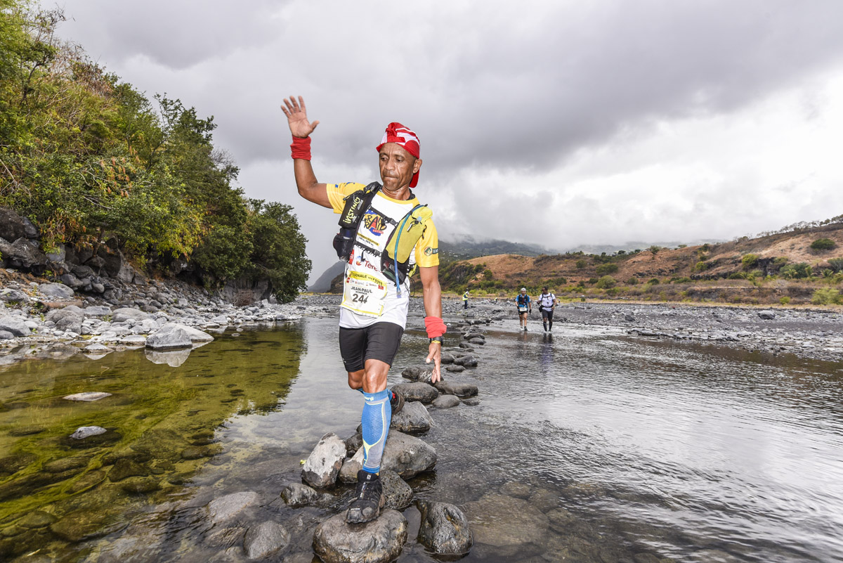 ? En images: Les raideurs traversent la Rivière des Galets