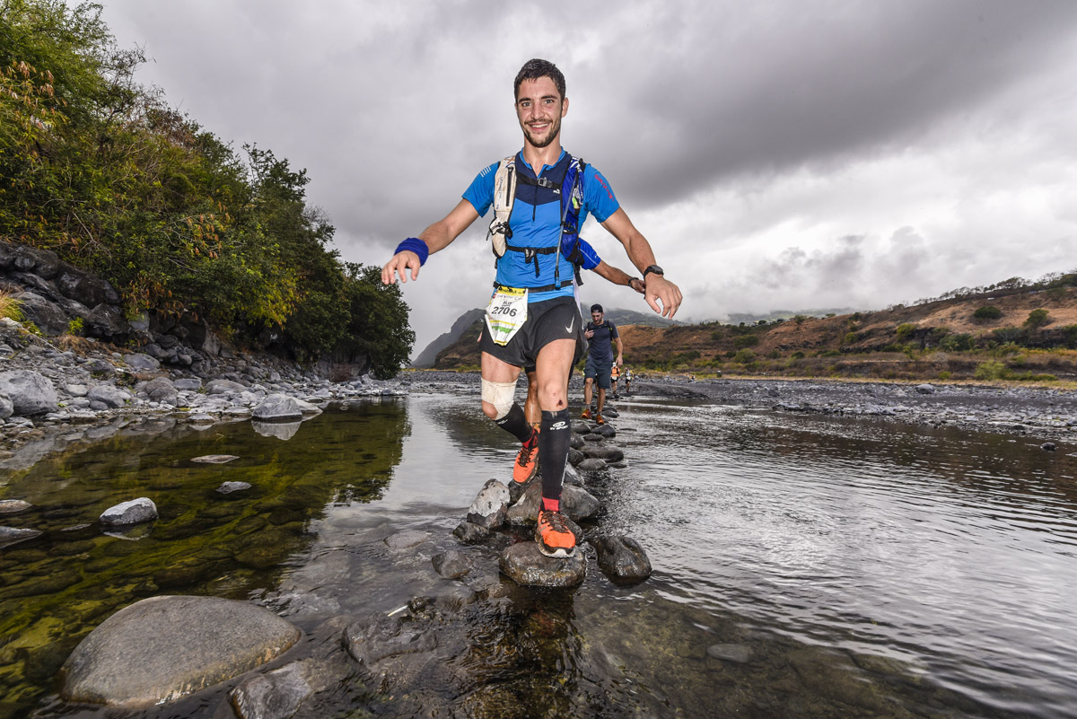 ? En images: Les raideurs traversent la Rivière des Galets